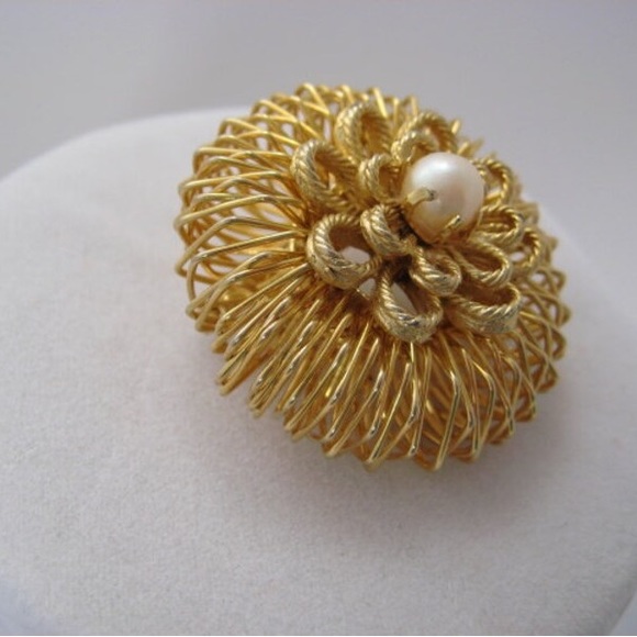 Vintage Pearl and Gold Flower Brooch - Pin - Picture 3 of 6